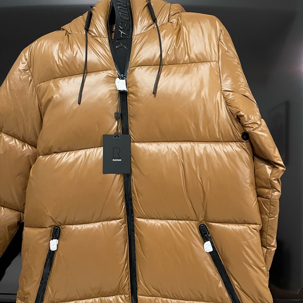 Got another coat and need to downsize my closet. It’s new never worn.